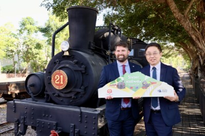 林業保育署林華慶署長與澳洲之字型鐵路執行長Daniel Zolfel合影